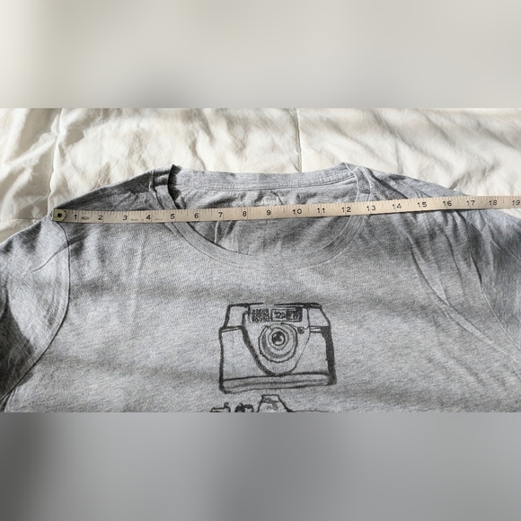 NWT Old Navy vintage camera print, short sleeve tee 2xl - Picture 8 of 10